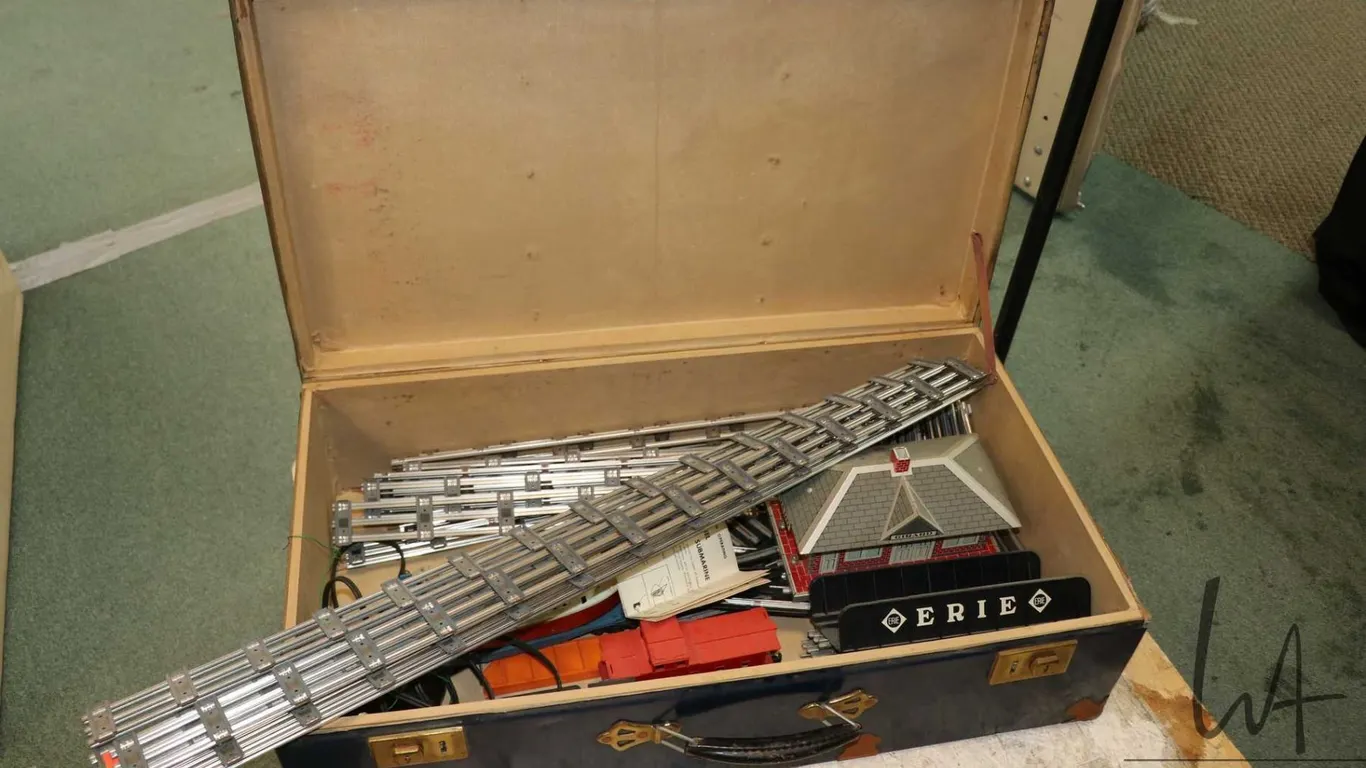 Vintage Lionel O gauge train set, comes with engine and tender, caboose, flat car with boat, flat ca
