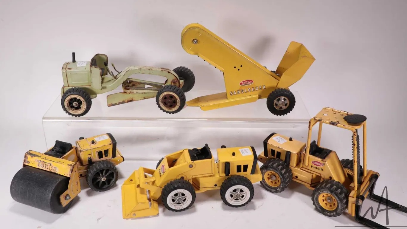 Five vintage Tonka construction toys including grader, front end loader, fork lift, steam roller and
