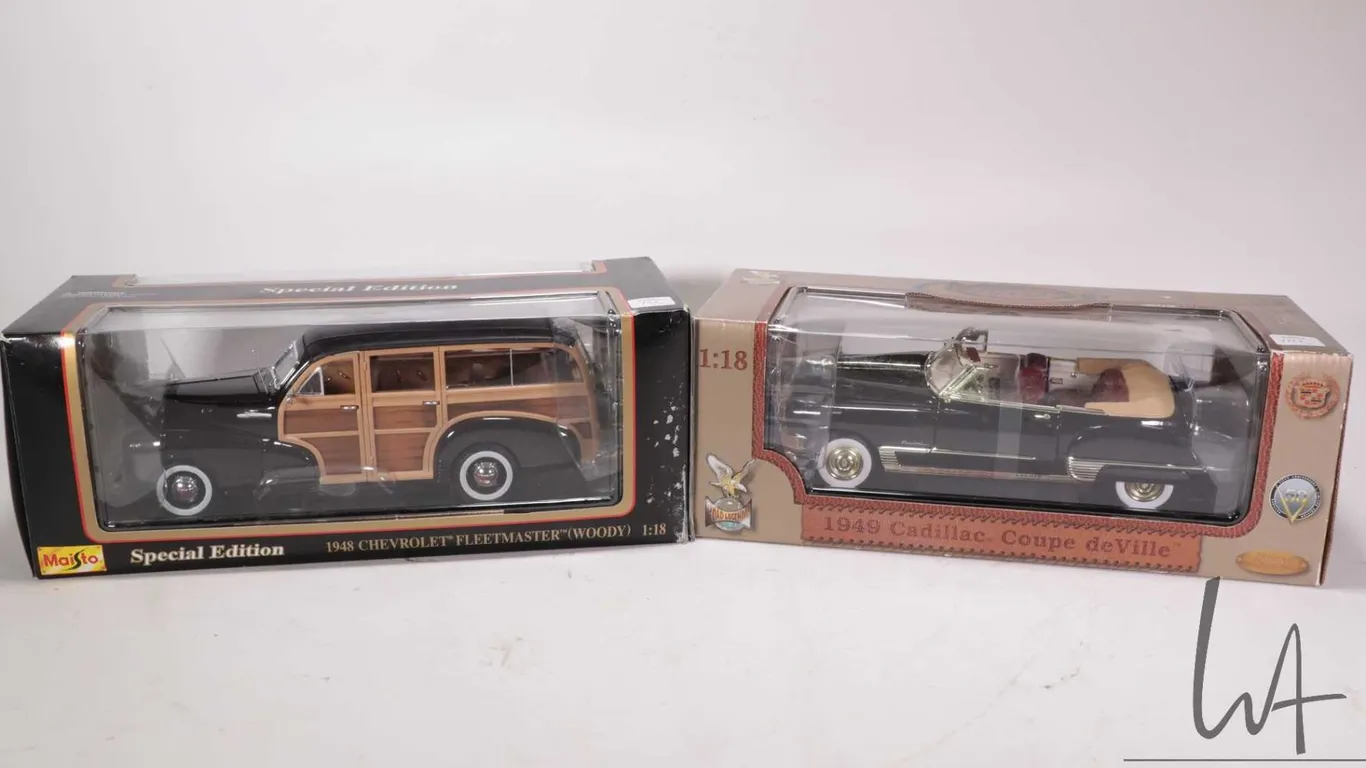 2 1:18 scale collectible die cast cars including Maisto 1948 Chevrolet Fleetmaster Woody and a Road