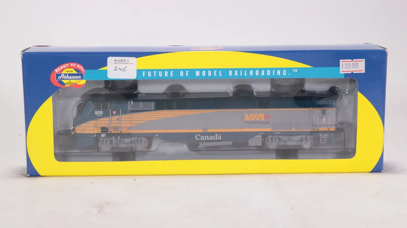 Athearn Trains in Miniature 36390 VIa Railo P42 #900 locomotive, appears new in box