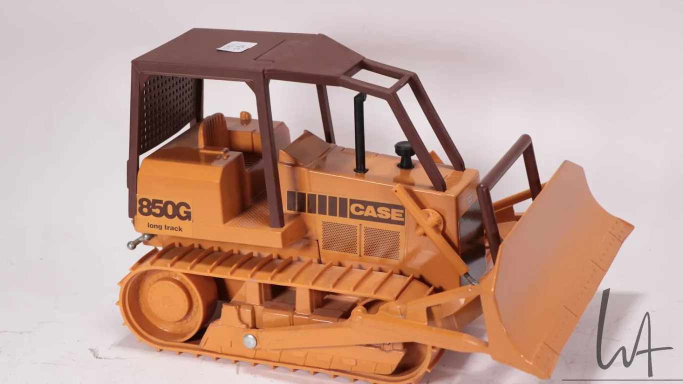 Ertl 1:16 scale die cast Case 850G long track dozer
