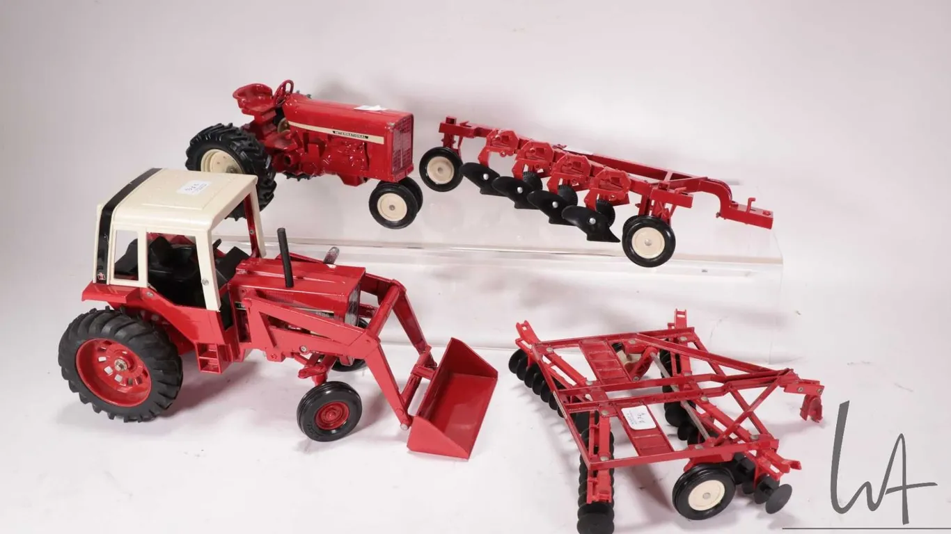 Four Ertl 1:16 scale die cast International tractors and impliments including 1586 with loader, Rowc