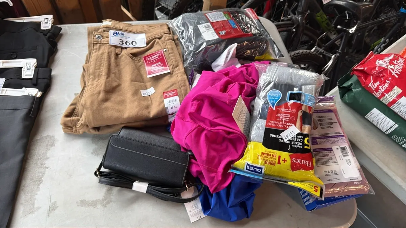 2 PAIRS OF LEVI STRAUSS ATHLETIC BROWN JEANS & ASSORTED UNDERWEAR