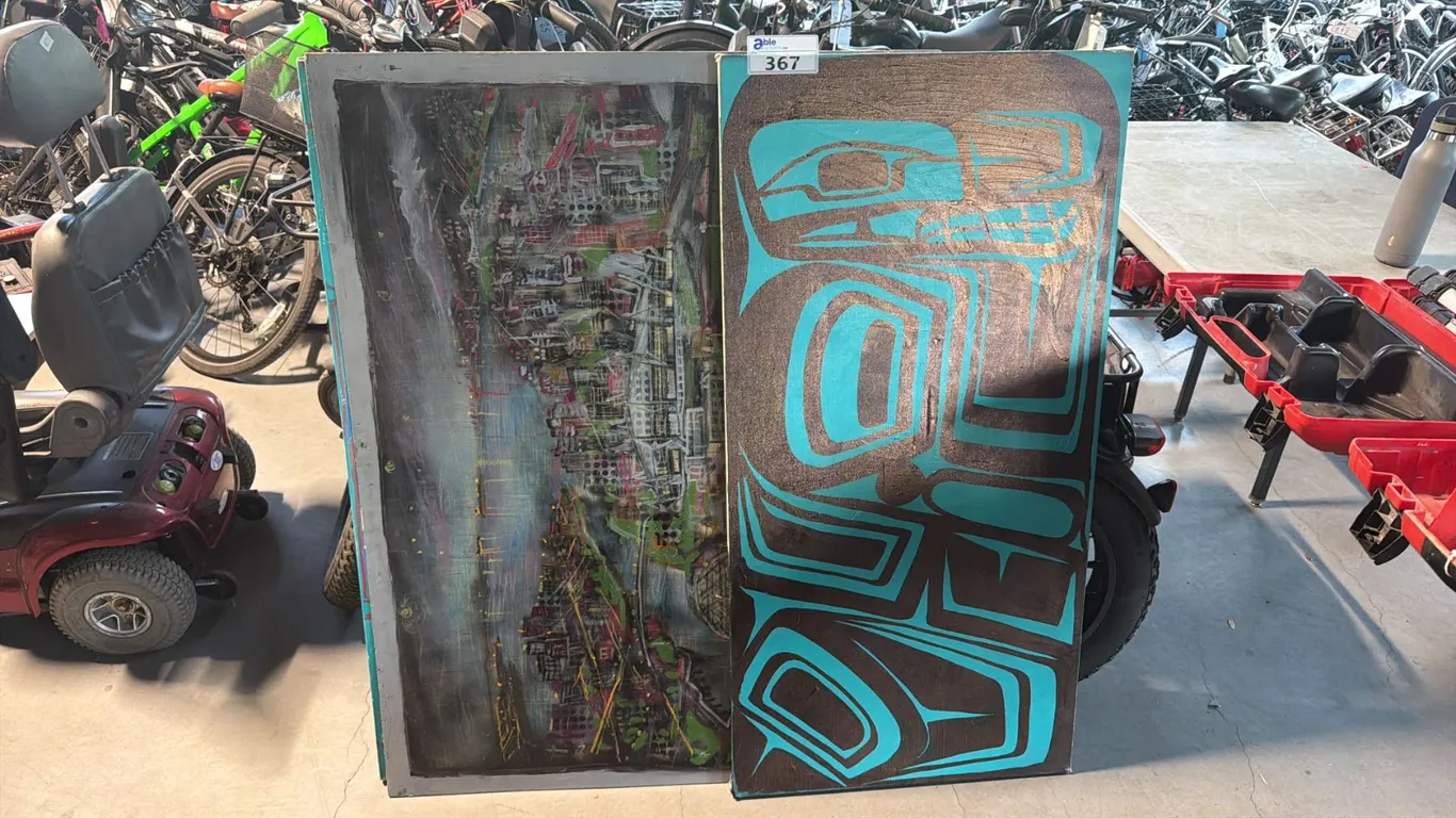 ASSORTED PAINTED CANVAS WALL ART IN VARIOUS SIZES