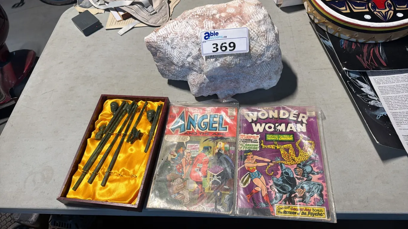2 COMIC BOOKS, BROKEN CHOPSTICK SET & SALT ROCK DECOR