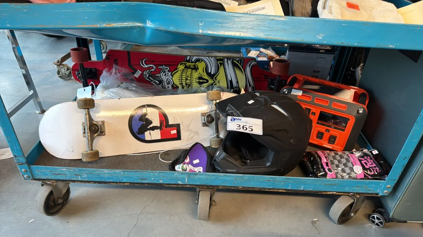 LONG BOARD & SKATE BOARD WITH OFF-ROAD STYLE HELMET, PORTABLE POWER BANK (NO COMPONENTS INSIDE)