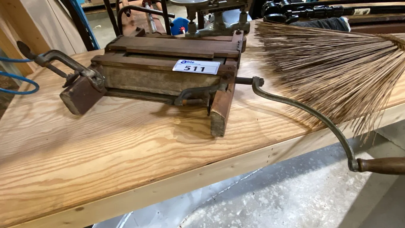 GROUP OF RUSTIC ANTIQUE COLLECTIBLE ITEMS