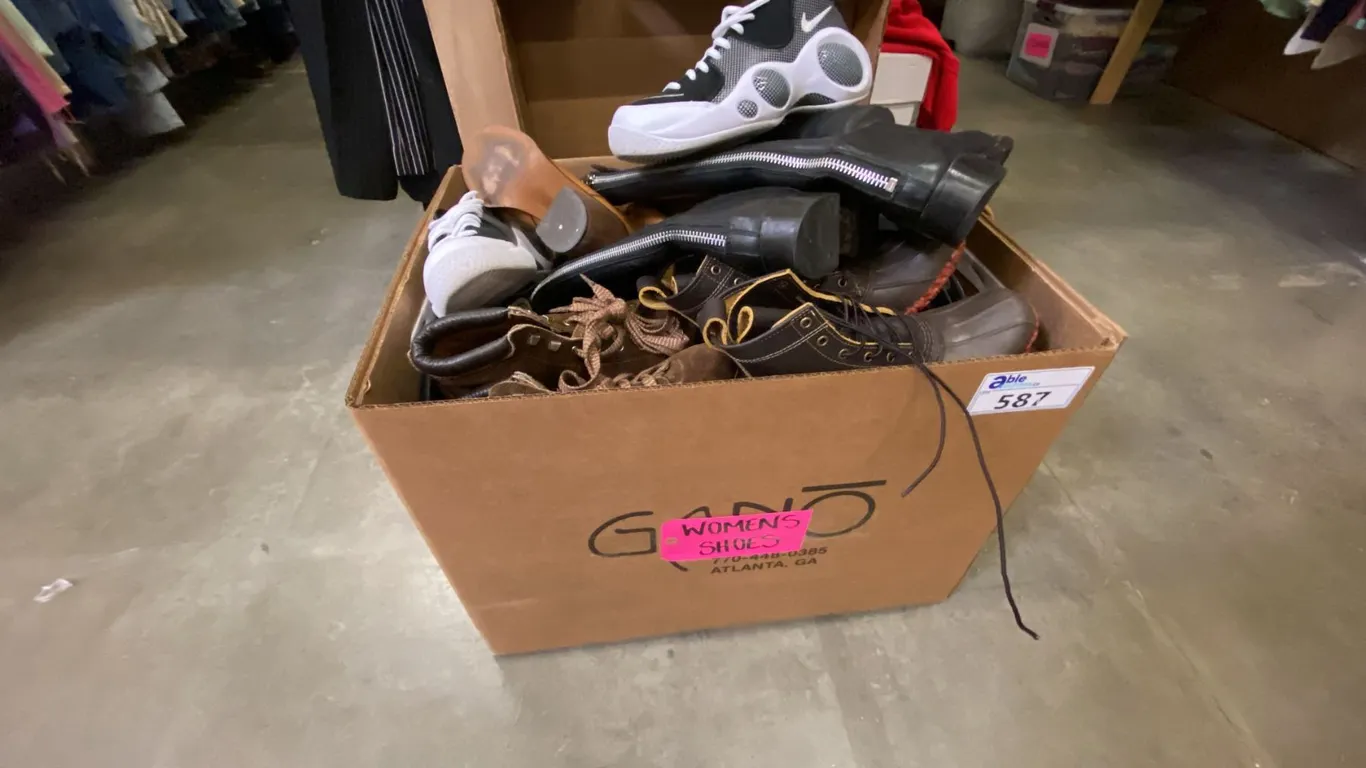 ONE BOX OF ASSORTED WOMENS SHOES