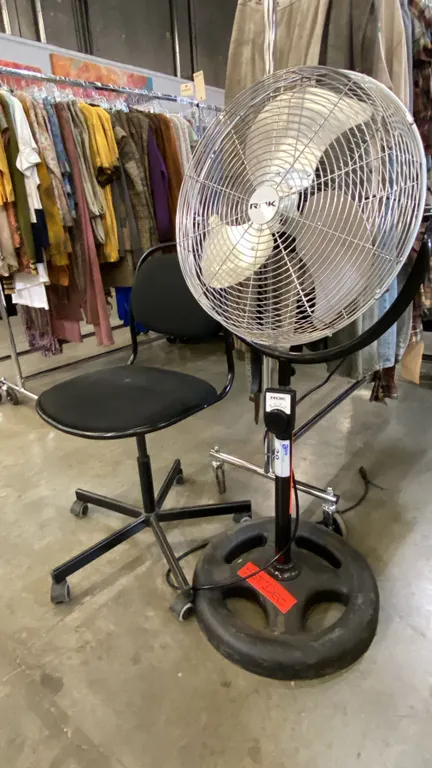 ROK HEAVY DUTY PEDESTAL FAM AND BLACK OFFICE CHAIR