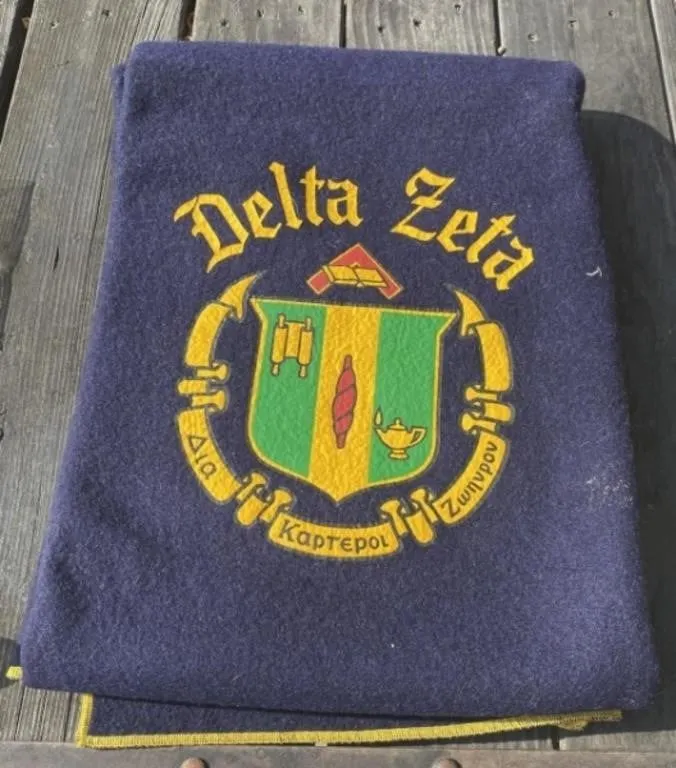 Delta Zeta Lap Robe