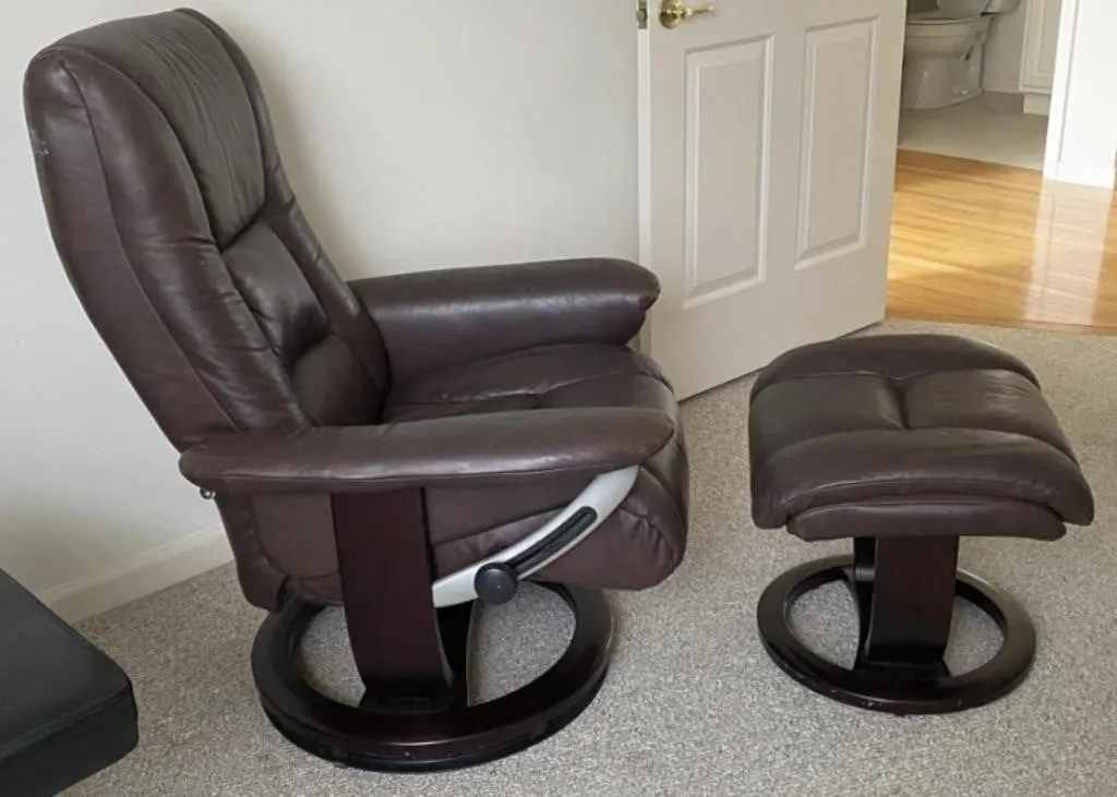 Swivel Pleather Chair w/ Ottoman