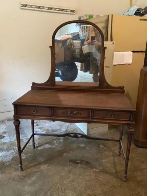 Mirrored 3 Drawer Vanity