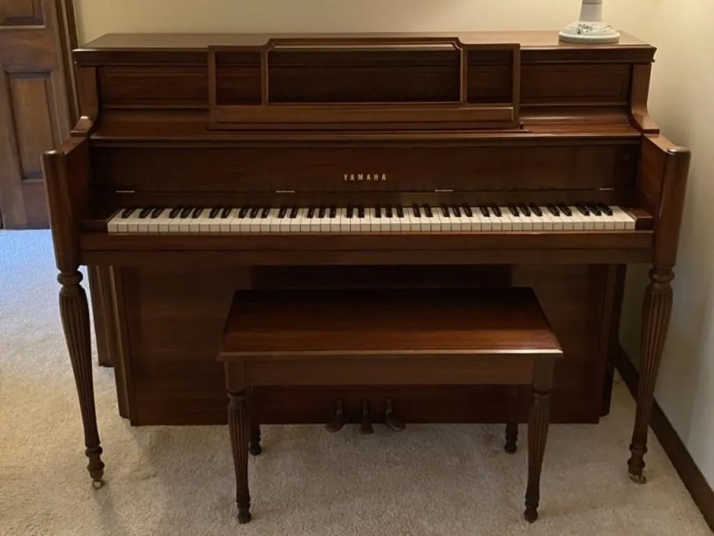 Yamaha Spinet Piano with Bench