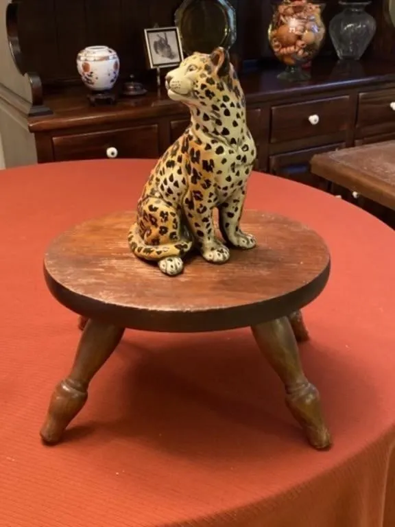 Footstool with Leopard Statue