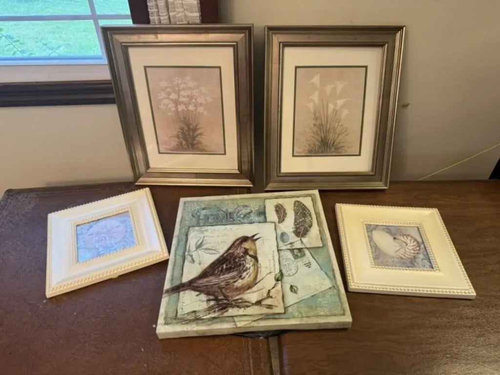 Pictures and Wall Decorations