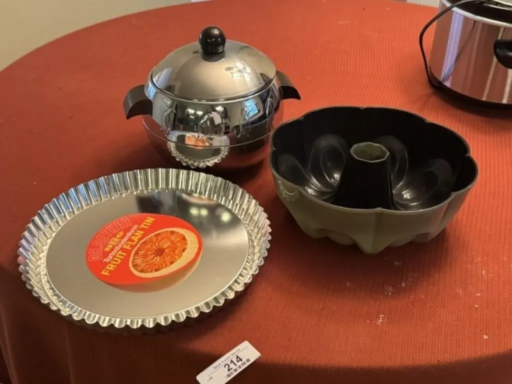 Penguin Server, Bundt Pan