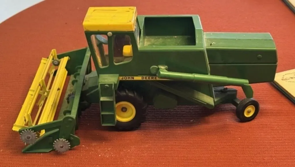 John Deere 6600 Combine