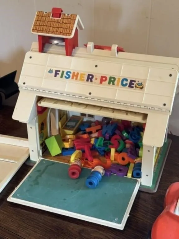 Fisher Price Schoolhouse, Little People