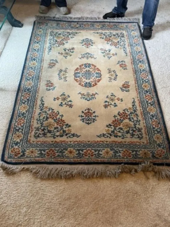 4 1/2' x 6 1/2' Rug