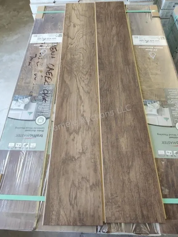 Mena Creek Oak laminate flooring 1169sft