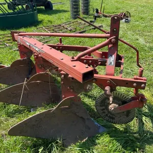 Massey Ferguson plow MF82