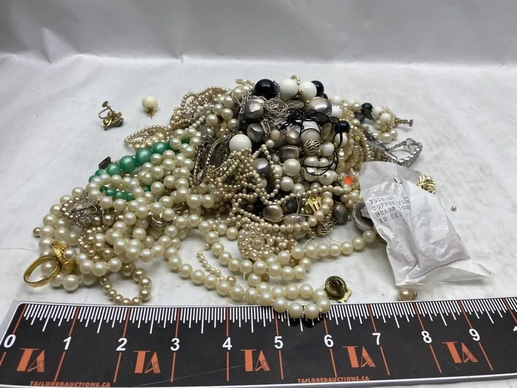 Mixed faux pearl & bead necklaces, bracelets,