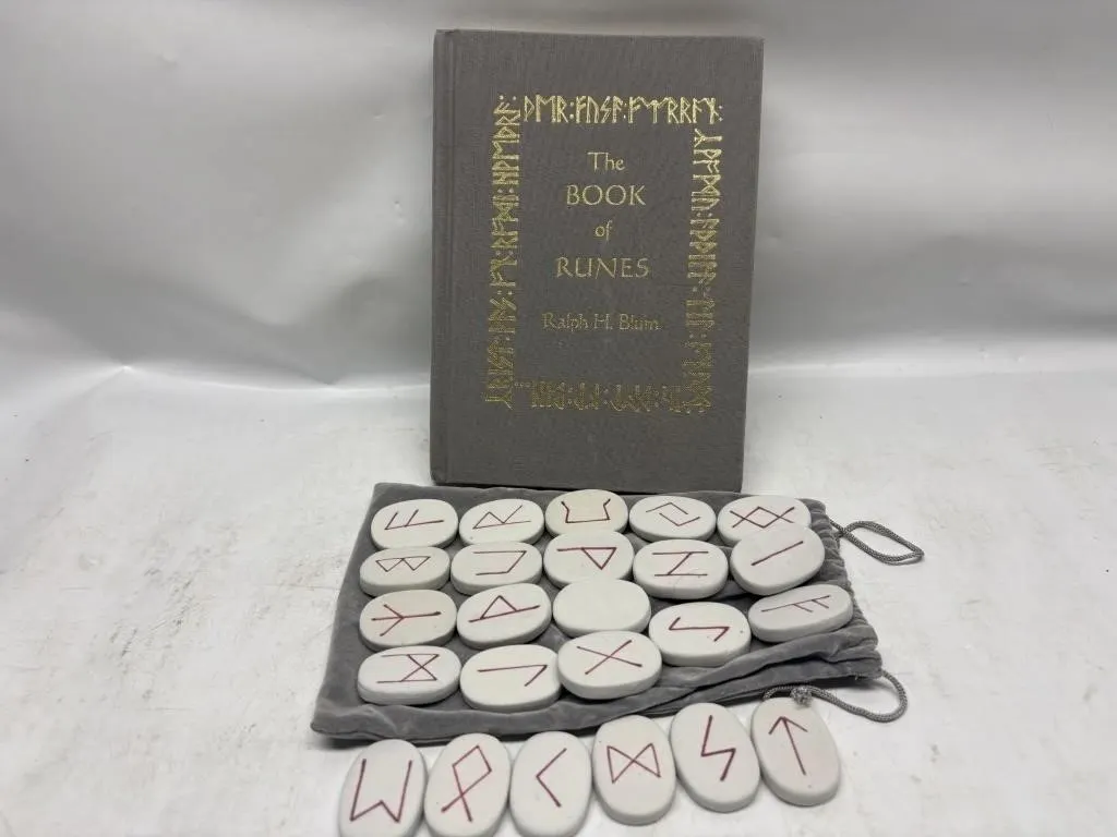Book of Runes by Ralph H. Blum with Rune Stones