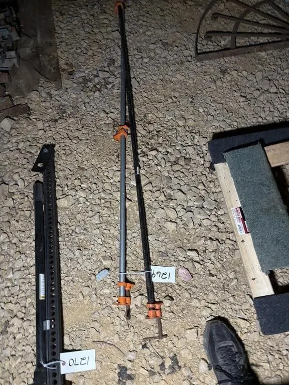 (2) Pipe Clamps