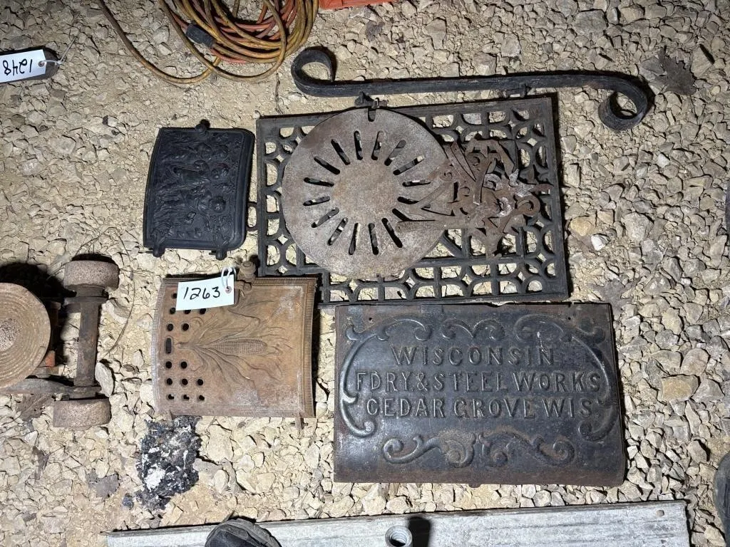 Cast Iron Stove Doors & D�cor