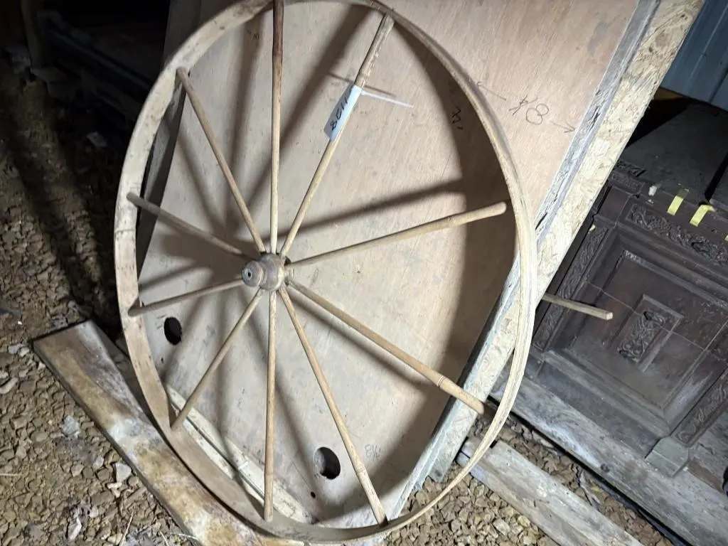 Large Wood Spinning Wheel