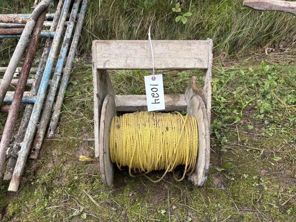 Reel w/rope