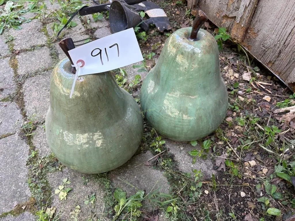 Pear Pottery D�cor