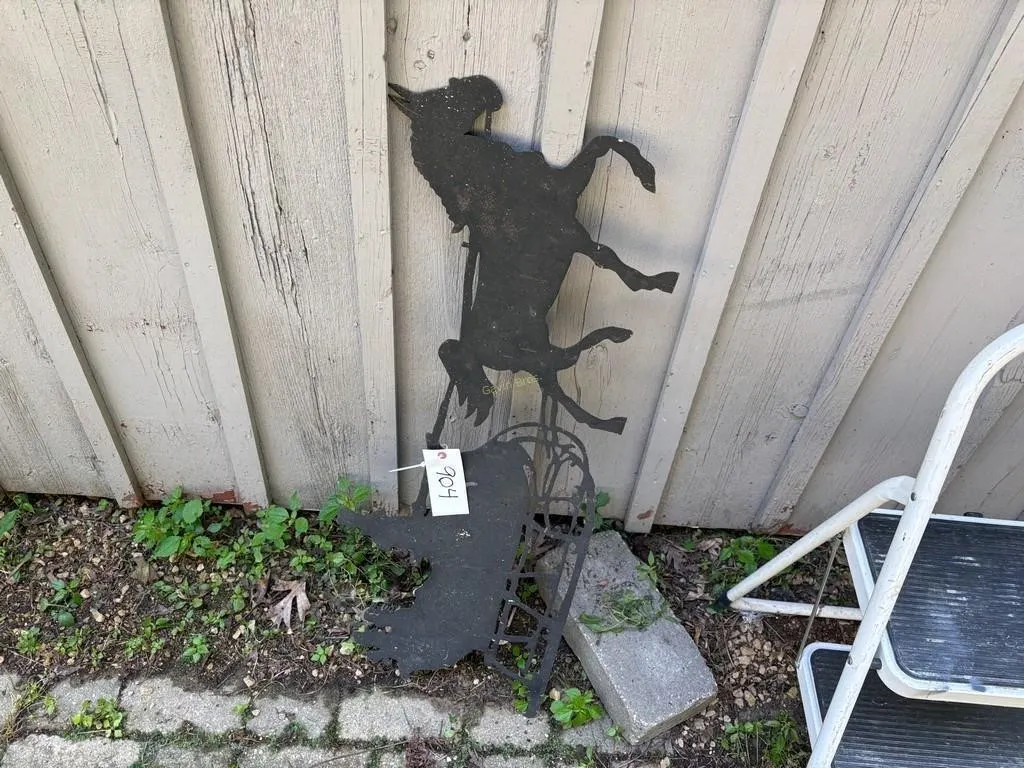 Metal Horse & Carriage decoration