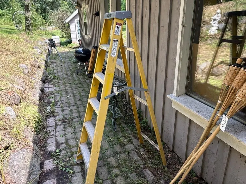 Keller Fiberglass step ladder