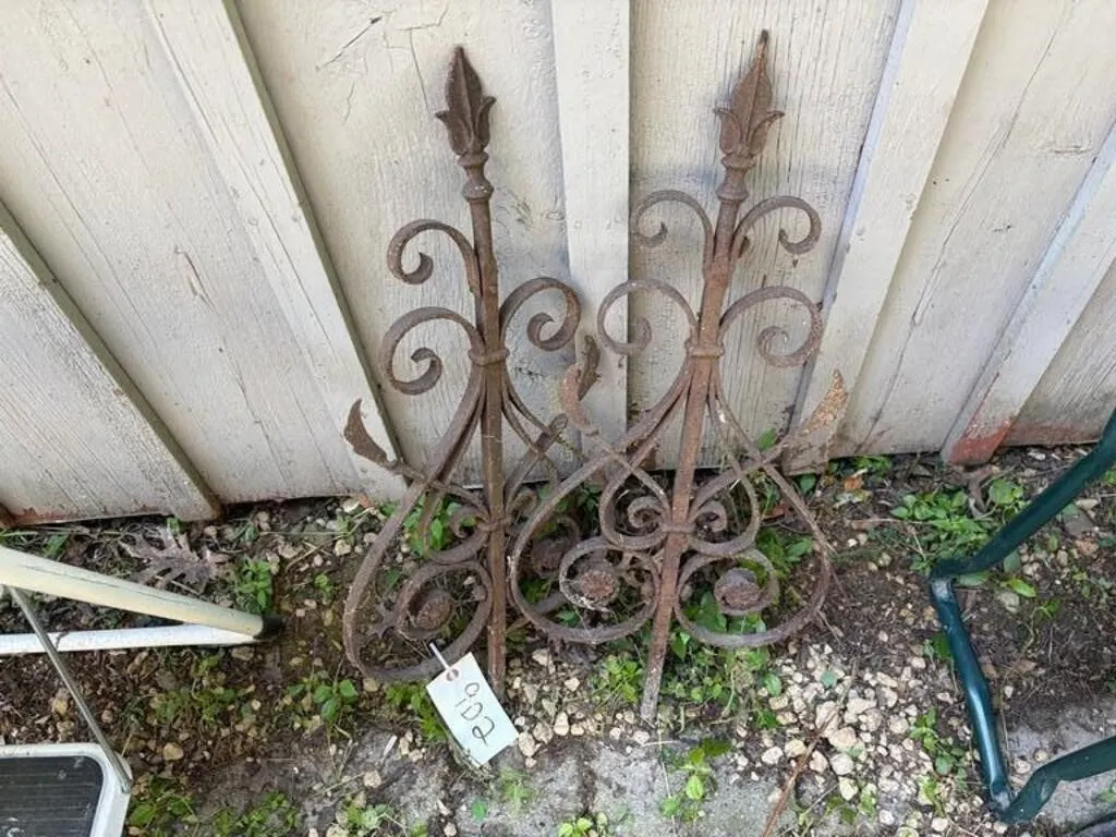 Iron decorative pieces