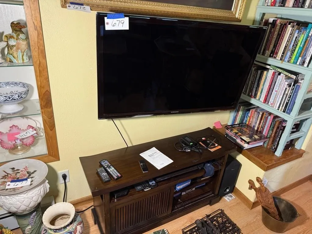 Samsung 3D Flatscreen TV w/entertainment