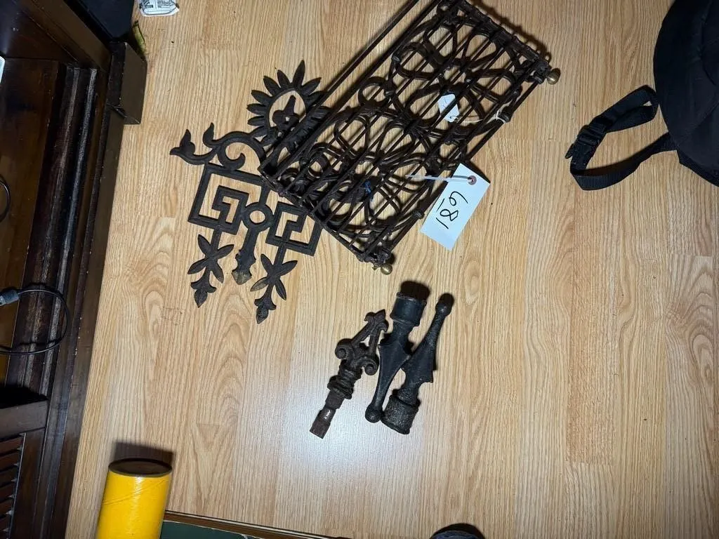 Cast Iron D�cor & Pieces