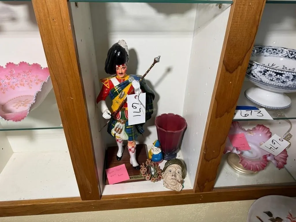 Dewars Figurine & other collectibles