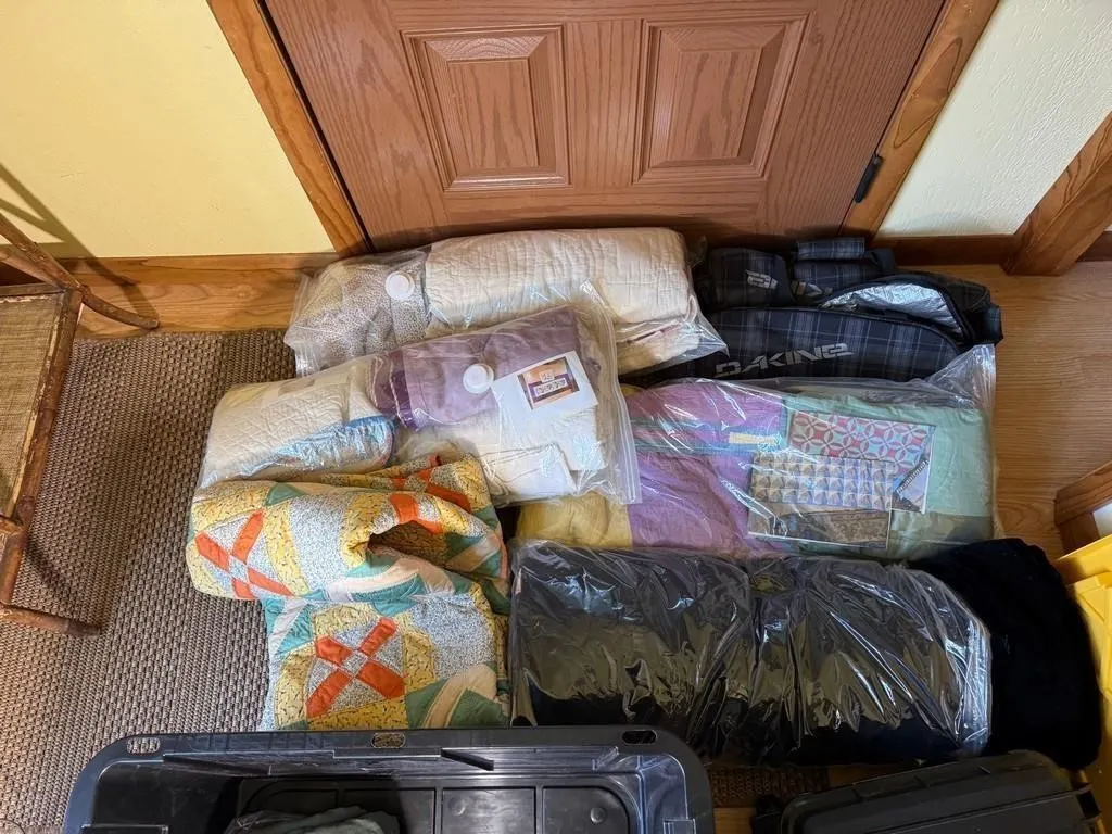 Large Lot of Quilts w/tote
