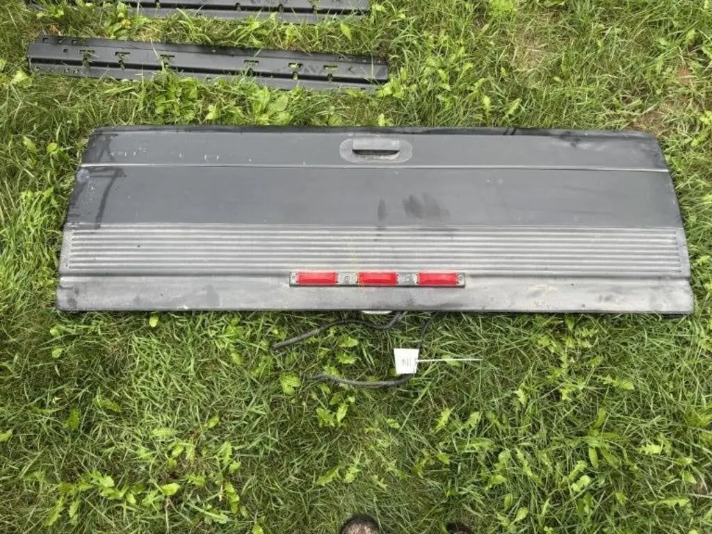 2001 Dodge Ram 3500 Tailgate
