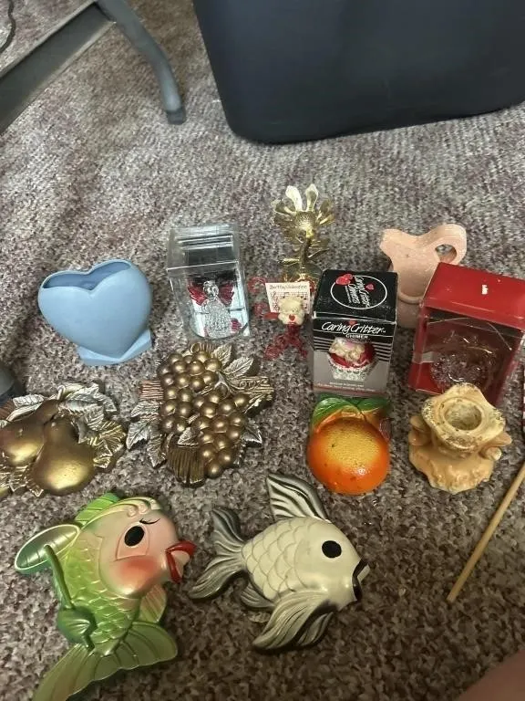 Miscellaneous knickknacks