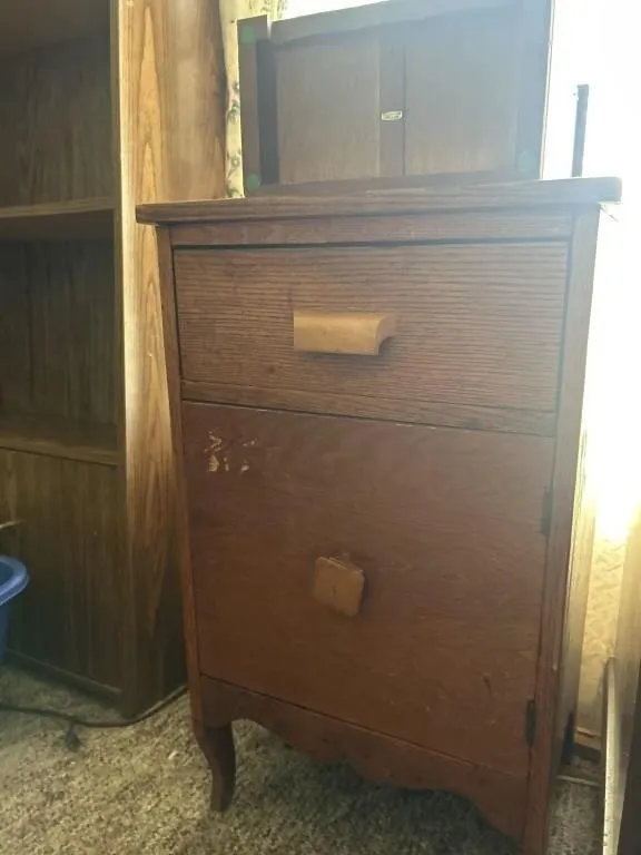 End table and jewelry box