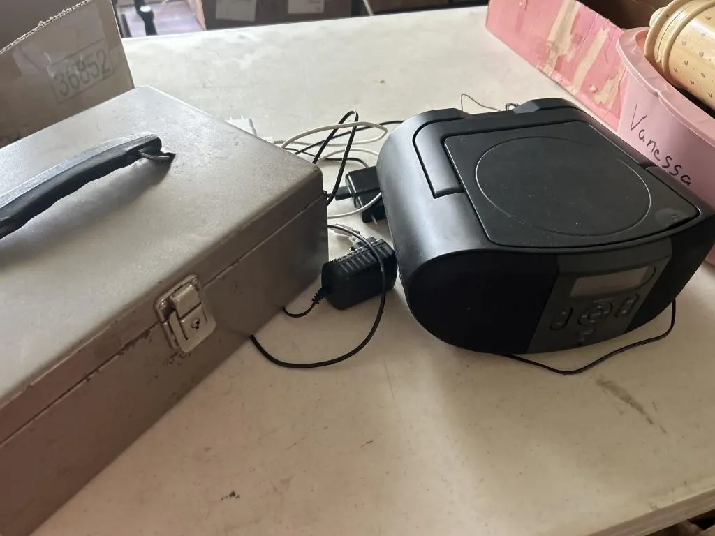 CD player money box C chargers