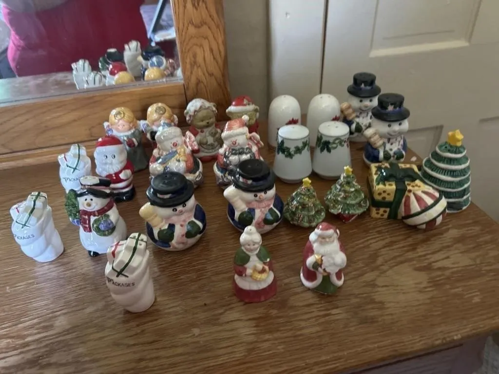 Christmas salt and pepper shaker