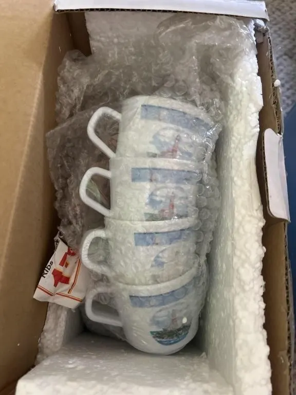 Plates and cups set