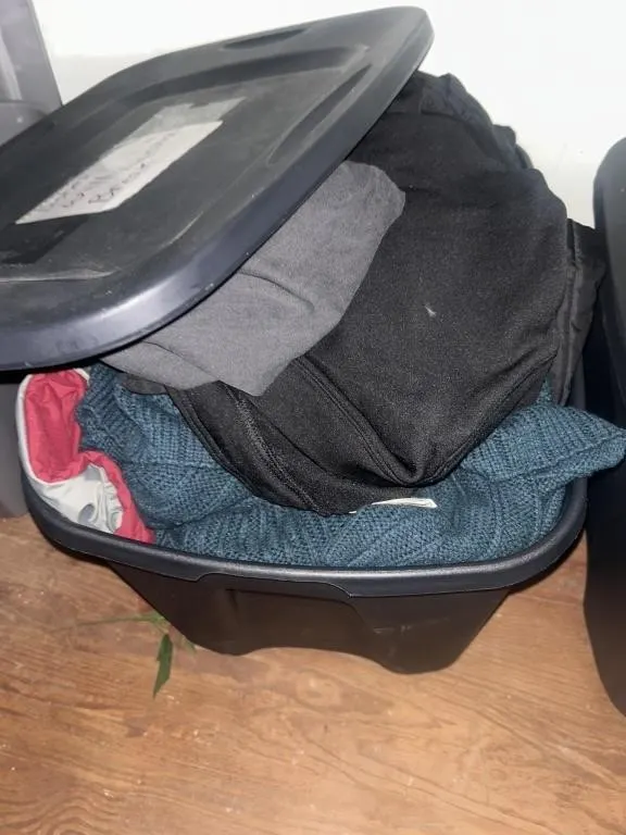 Tote with clothes