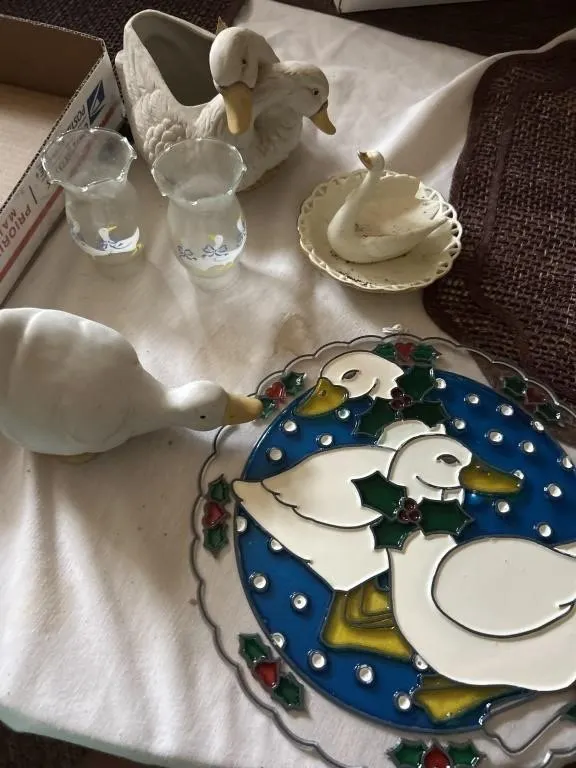 Decorative geese