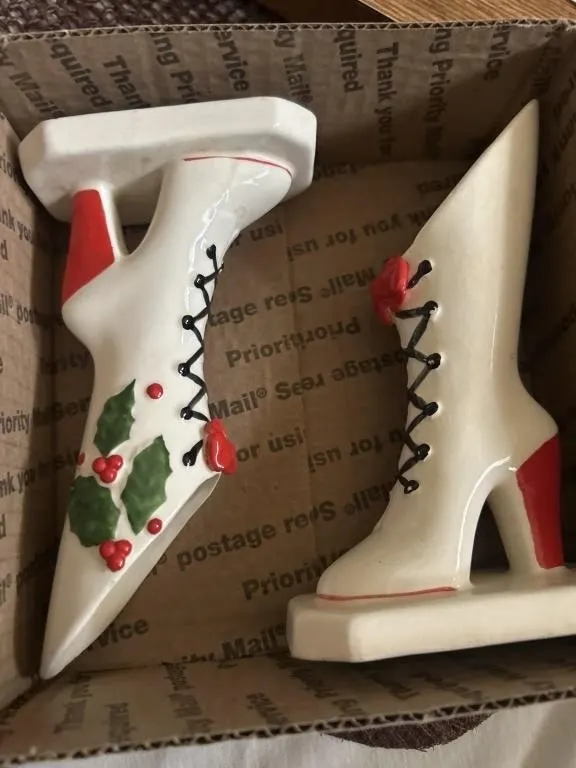 Ceramic Christmas shoes - some damage