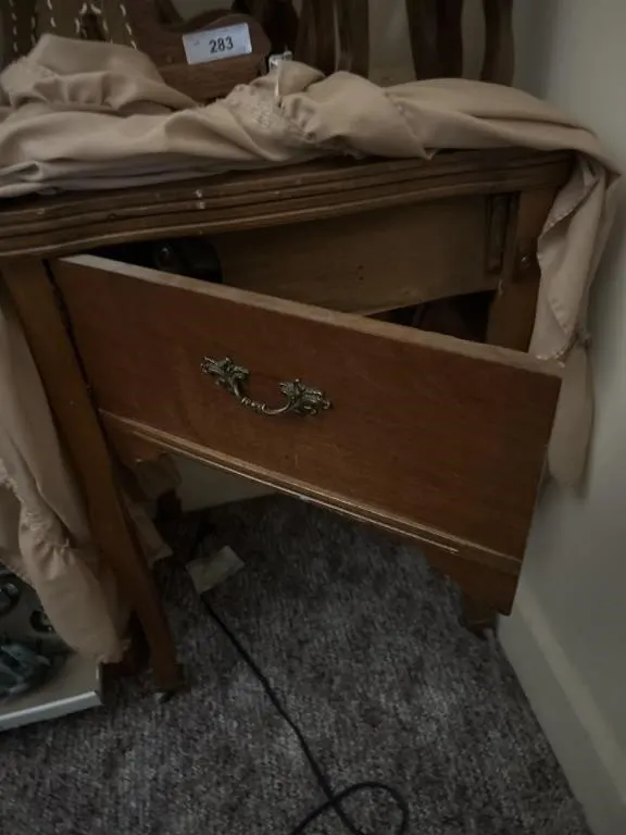 Sewing machine table with sewing machine