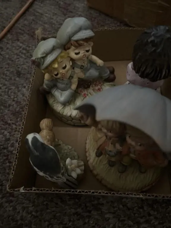 Ceramic figurines